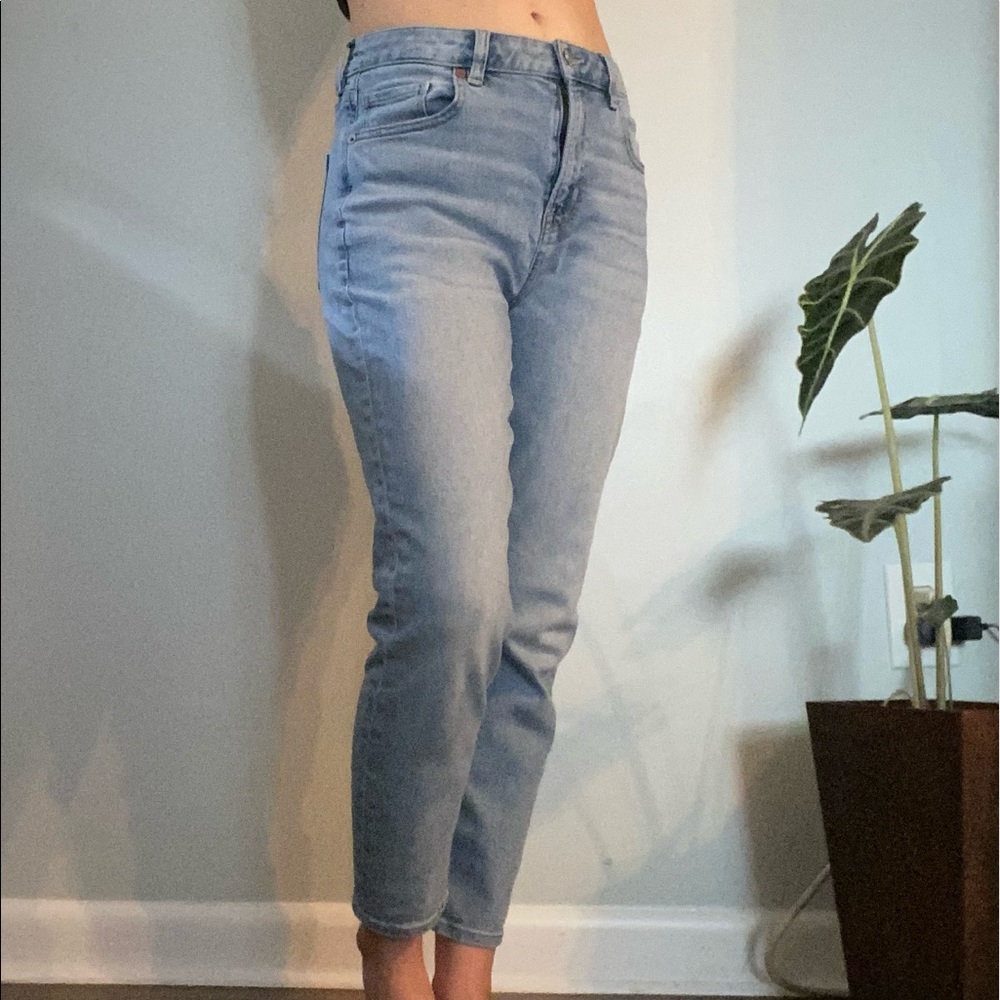 American Eagle Cropped Mom Jeans